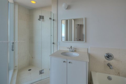 Condo in Miami, Florida, 1 bedroom  № 1998981 - photo 14