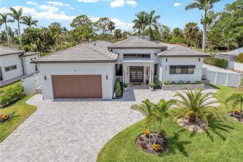 House in Fort Myers, Florida 3 bedrooms, 252.04 sq.m. № 1767186 - photo 3