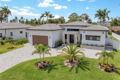 House in Fort Myers, Florida 3 bedrooms, 252.04 sq.m. № 1767186 - photo 5