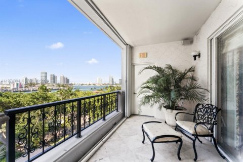 Condo in Miami Beach, Florida, 3 bedrooms № 2281615 - photo 29