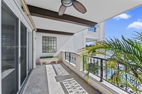 Condo in Miami Beach, Florida, 3 bedrooms № 2281615 - photo 17