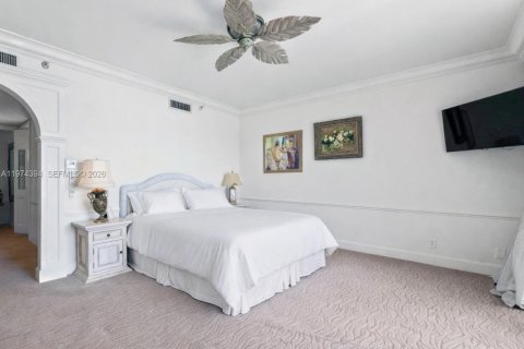 Condo in Miami Beach, Florida, 3 bedrooms № 2281615 - photo 20