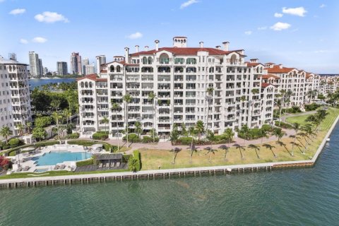 Condo in Miami Beach, Florida, 3 bedrooms № 2281615 - photo 3