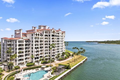 Condo in Miami Beach, Florida, 3 bedrooms № 2281615 - photo 2
