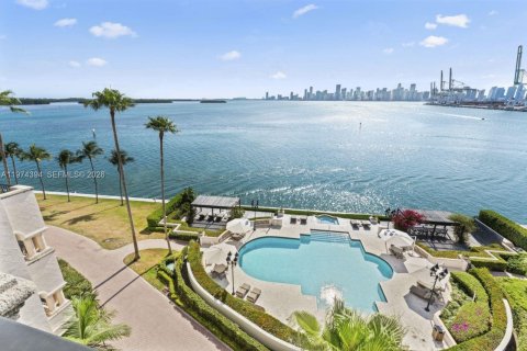 Condo in Miami Beach, Florida, 3 bedrooms № 2281615 - photo 18