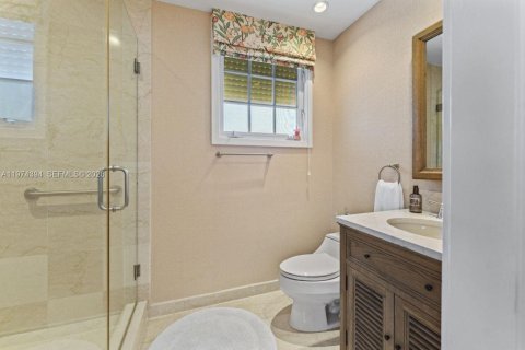 Condo in Miami Beach, Florida, 3 bedrooms № 2281615 - photo 28