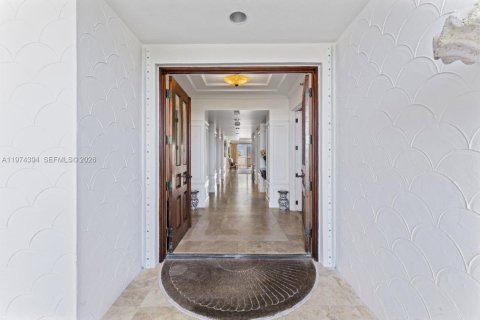 Condo in Miami Beach, Florida, 3 bedrooms № 2281615 - photo 13
