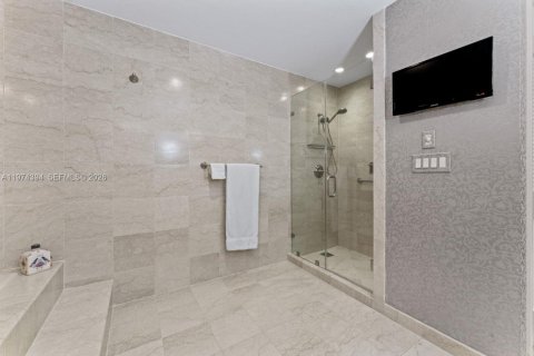Condo in Miami Beach, Florida, 3 bedrooms № 2281615 - photo 22