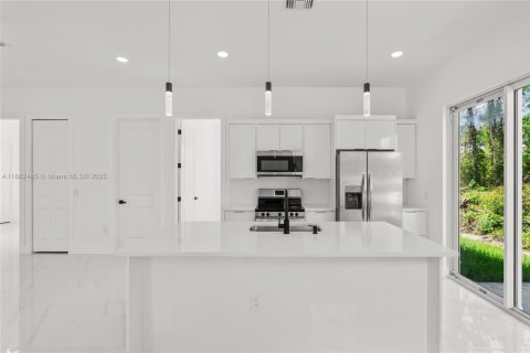 House in Lehigh Acres, Florida 3 bedrooms, 98.76 sq.m. № 1943825 - photo 24