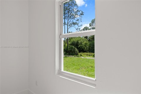 House in Lehigh Acres, Florida 3 bedrooms, 98.76 sq.m. № 1943825 - photo 18