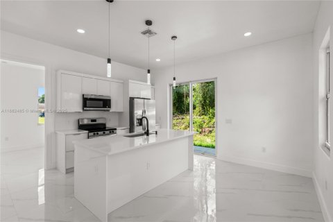 House in Lehigh Acres, Florida 3 bedrooms, 98.76 sq.m. № 1943825 - photo 25