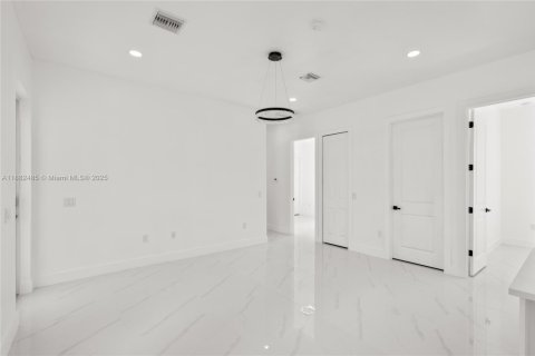 House in Lehigh Acres, Florida 3 bedrooms, 98.76 sq.m. № 1943825 - photo 22