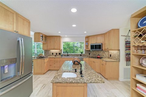 House in Bradenton, Florida 4 bedrooms, 358.32 sq.m. № 2112336 - photo 17