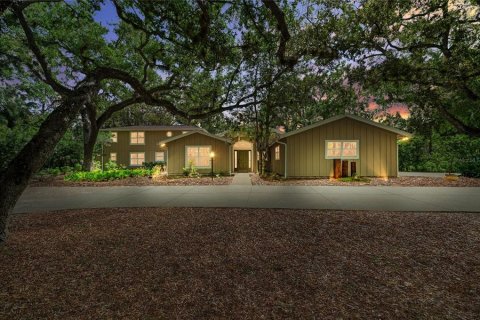 House in Bradenton, Florida 4 bedrooms, 358.32 sq.m. № 2112336 - photo 3