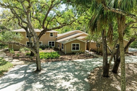 House in Bradenton, Florida 4 bedrooms, 358.32 sq.m. № 2112336 - photo 2