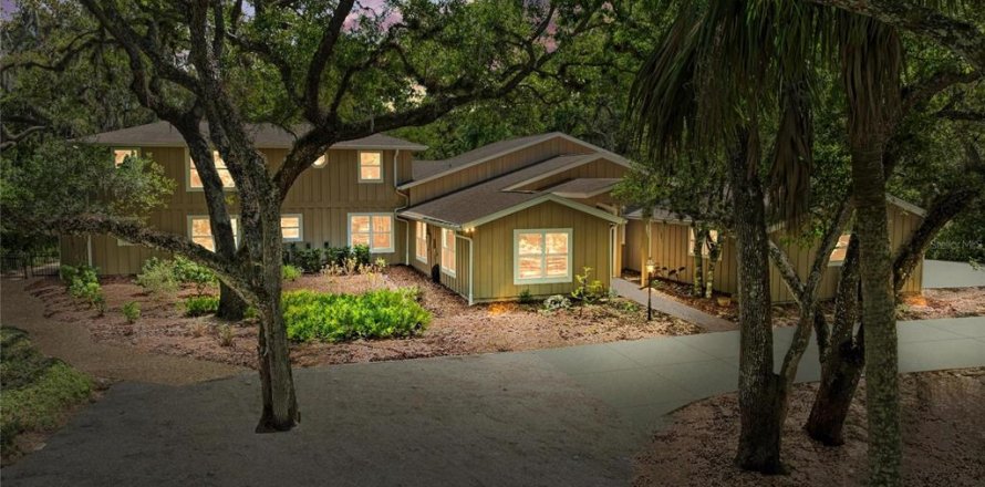 House in Bradenton, Florida 4 bedrooms, 358.32 sq.m. № 2112336