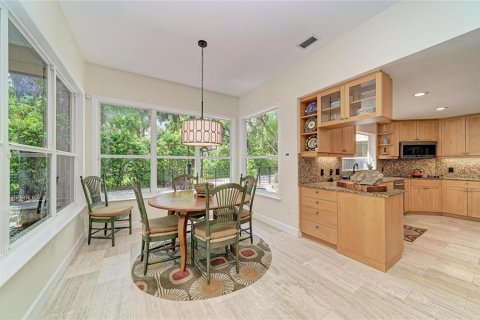 House in Bradenton, Florida 4 bedrooms, 358.32 sq.m. № 2112336 - photo 25