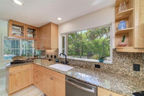 House in Bradenton, Florida 4 bedrooms, 358.32 sq.m. № 2112336 - photo 20