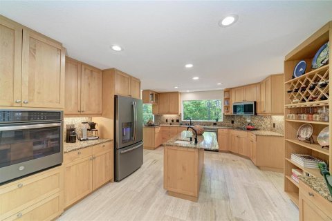 House in Bradenton, Florida 4 bedrooms, 358.32 sq.m. № 2112336 - photo 16