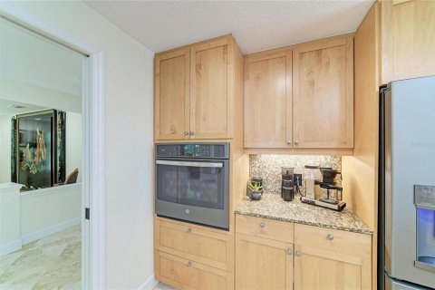 House in Bradenton, Florida 4 bedrooms, 358.32 sq.m. № 2112336 - photo 22