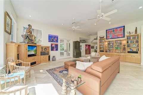 House in Bradenton, Florida 4 bedrooms, 358.32 sq.m. № 2112336 - photo 30