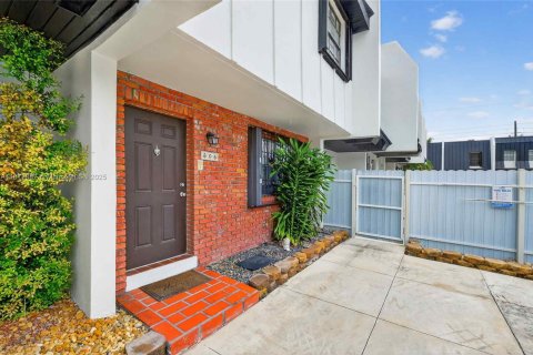 Снять в аренду кондоминиум в Саут-Майами, Флорида 2 спальни, 93.55м2, № 1897701 - фото 20