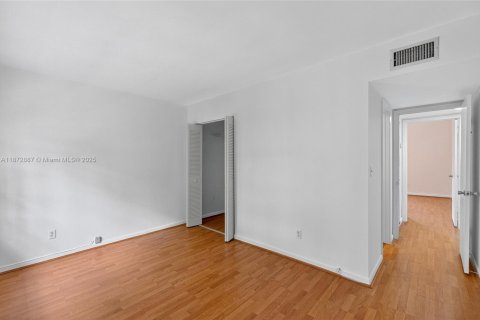 Снять в аренду кондоминиум в Саут-Майами, Флорида 2 спальни, 93.55м2, № 1897701 - фото 14