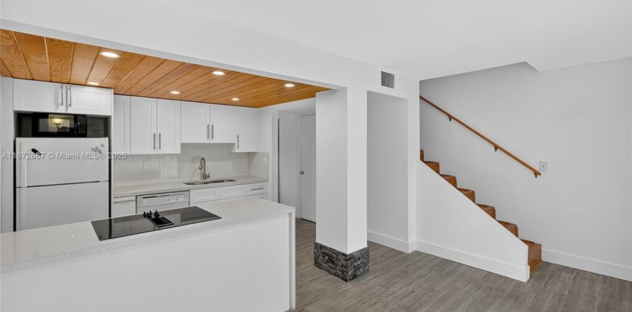 Кондоминиум с 2 спальнями в Саут-Майами, Флорида № 1897701