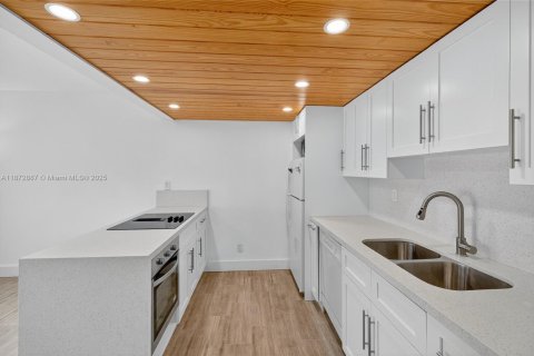 Снять в аренду кондоминиум в Саут-Майами, Флорида 2 спальни, 93.55м2, № 1897701 - фото 5