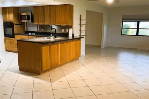 Villa ou maison à louer à Nokomis, Floride: 2 chambres, 165.09 m2 № 2414963 - photo 2