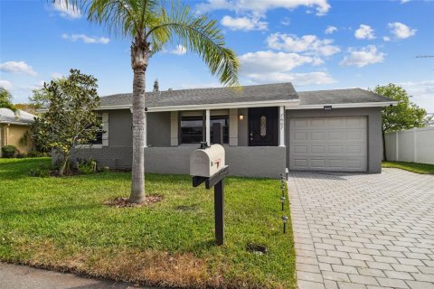 Villa ou maison à vendre à Tampa, Floride: 3 chambres, 114.83 m2 № 2403399 - photo 3