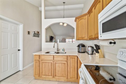 Villa ou maison à vendre à Tampa, Floride: 3 chambres, 114.83 m2 № 2403399 - photo 10