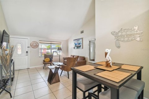 Villa ou maison à vendre à Tampa, Floride: 3 chambres, 114.83 m2 № 2403399 - photo 12