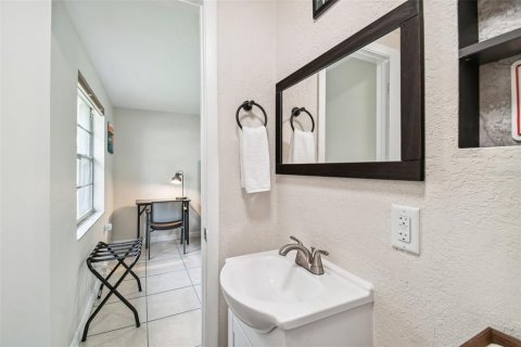 Villa ou maison à vendre à Tampa, Floride: 3 chambres, 114.83 m2 № 2403399 - photo 16
