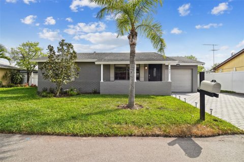 Villa ou maison à vendre à Tampa, Floride: 3 chambres, 114.83 m2 № 2403399 - photo 5