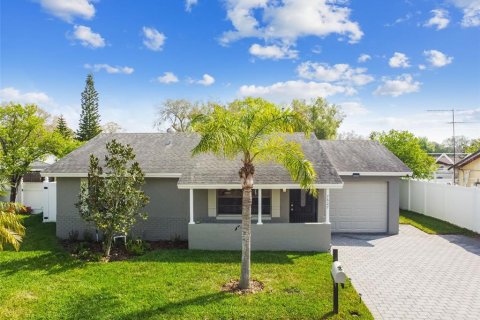 Villa ou maison à vendre à Tampa, Floride: 3 chambres, 114.83 m2 № 2403399 - photo 2