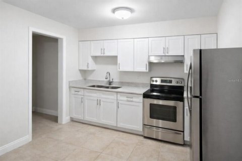 Propiedad comercial en venta en Cocoa, Florida, 4 dormitorios, 77.76 m2 № 2098750 - foto 3