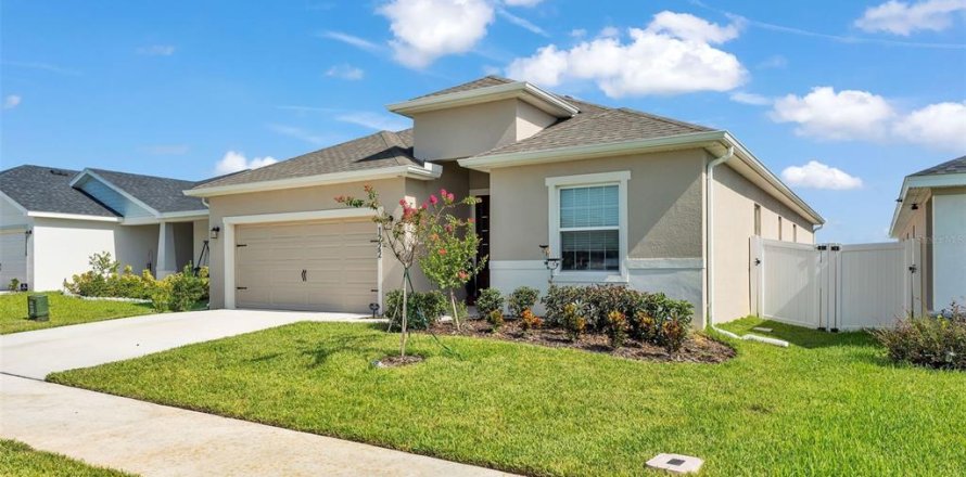 House in Davenport, Florida 3 bedrooms, 188.5 sq.m. № 1873545