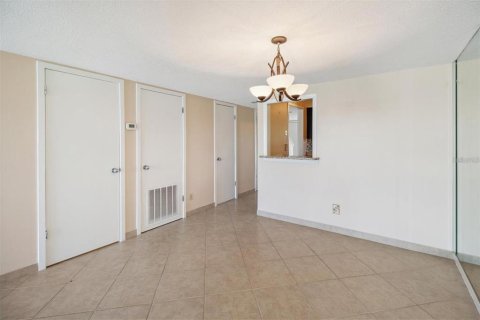 Condo in Palm Coast, Florida, 2 bedrooms № 2094779 - photo 12