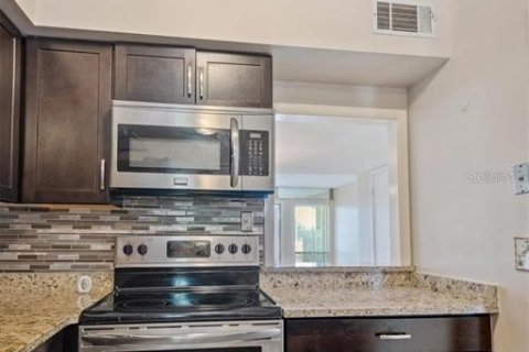 Condo in Palm Coast, Florida, 2 bedrooms № 2094779 - photo 7