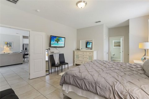 Casa en venta en Davenport, Florida, 6 dormitorios, 305.18 m2 № 1722221 - foto 18