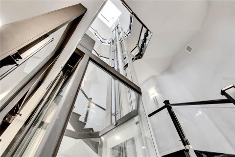 Купить кондоминиум в Сарасота, Флорида 10 комнат, 502.14м2, № 1048775 - фото 25