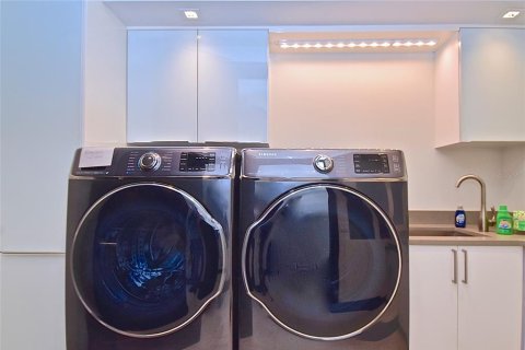 Купить кондоминиум в Сарасота, Флорида 10 комнат, 502.14м2, № 1048775 - фото 19