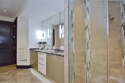 Купить кондоминиум в Сарасота, Флорида 10 комнат, 502.14м2, № 1048775 - фото 24