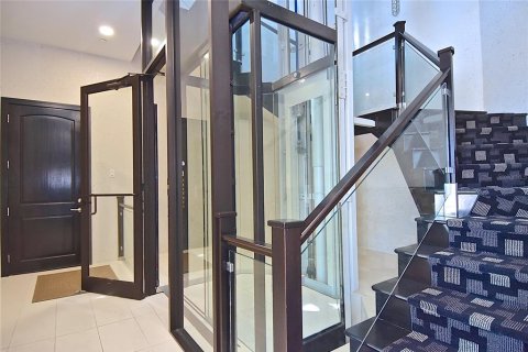 Купить кондоминиум в Сарасота, Флорида 10 комнат, 502.14м2, № 1048775 - фото 4