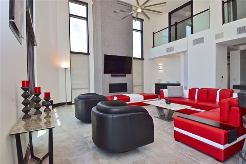 Купить кондоминиум в Сарасота, Флорида 10 комнат, 502.14м2, № 1048775 - фото 15