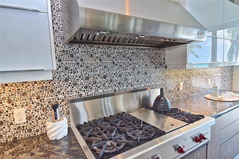 Купить кондоминиум в Сарасота, Флорида 10 комнат, 502.14м2, № 1048775 - фото 11