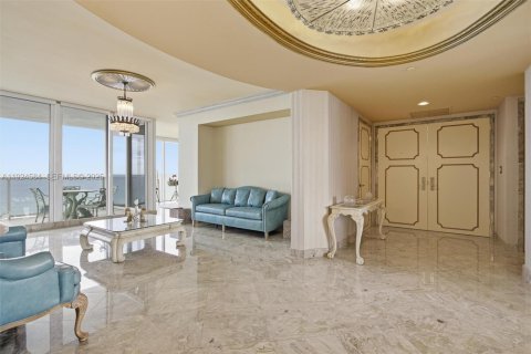 Condo in Sunny Isles Beach, Florida, 3 bedrooms  № 1983976 - photo 10