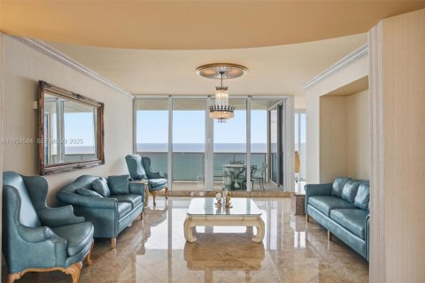 Condo in Sunny Isles Beach, Florida, 3 bedrooms  № 1983976 - photo 12