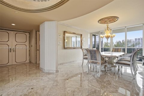 Condo in Sunny Isles Beach, Florida, 3 bedrooms  № 1983976 - photo 16
